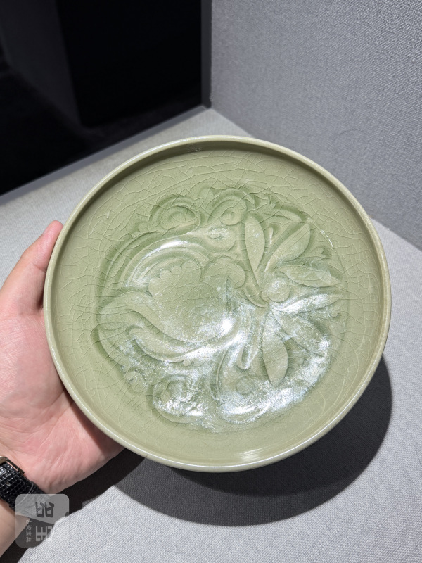 明 橄榄绿釉划花盘 - 图4